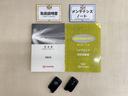 基本操作はもちろん、最近の車は装備もどんどん進化しているので困った時に役立つ取扱説明書、整備歴が確認できるメンテナンスノートが付いてます。安心ですね☆☆