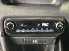 お好みの温度に設定すれば、車内の温度を検知し自動で調整してくれるオートエアコン！暑い、寒いと何度もスイッチを操作しなくても済みます☆☆ 4