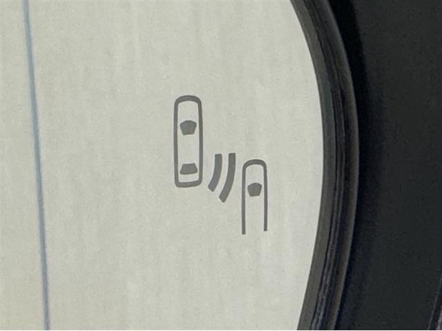 プリウス Ａ　衝突被害軽減ブレーキ　ペダル踏み間違い急発進抑制装置　９インチナビ　フルセグ　Ｂｌｕｅｔｏｏｔｈ　ＥＴＣ　ＬＥＤ　ブラインドスポットモニター　バックモニター　オートエアコン　スマートキー　純正アルミ（11枚目）