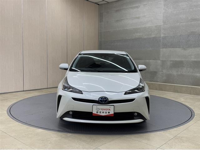 プリウス Ａ　衝突被害軽減ブレーキ　ペダル踏み間違い急発進抑制装置　９インチナビ　フルセグ　Ｂｌｕｅｔｏｏｔｈ　ＥＴＣ　ＬＥＤ　ブラインドスポットモニター　バックモニター　オートエアコン　スマートキー　純正アルミ（15枚目）