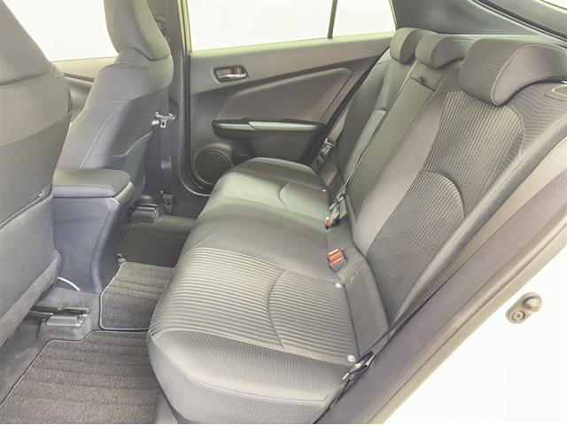 プリウス Ａ　衝突被害軽減ブレーキ　ペダル踏み間違い急発進抑制装置　９インチナビ　フルセグ　Ｂｌｕｅｔｏｏｔｈ　ＥＴＣ　ＬＥＤ　ブラインドスポットモニター　バックモニター　オートエアコン　スマートキー　純正アルミ（20枚目）