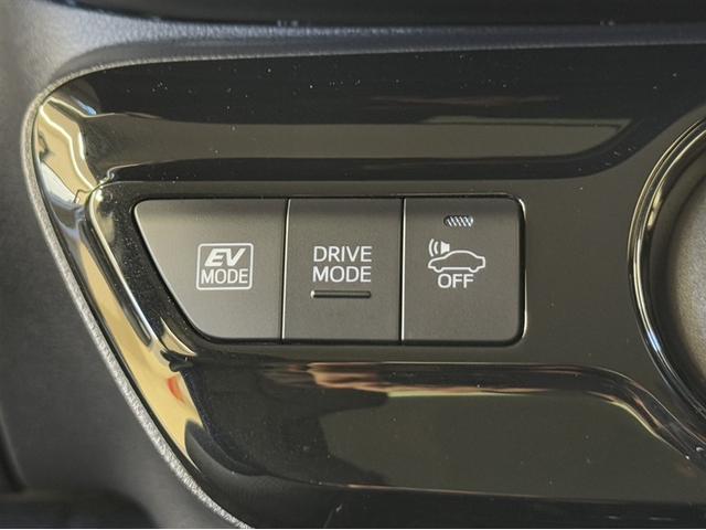 プリウス Ａ　衝突被害軽減ブレーキ　ペダル踏み間違い急発進抑制装置　９インチナビ　フルセグ　Ｂｌｕｅｔｏｏｔｈ　ＥＴＣ　ＬＥＤ　ブラインドスポットモニター　バックモニター　オートエアコン　スマートキー　純正アルミ（25枚目）