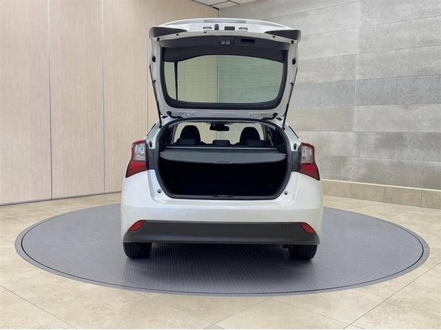 プリウス Ａ　衝突被害軽減ブレーキ　ペダル踏み間違い急発進抑制装置　９インチナビ　フルセグ　Ｂｌｕｅｔｏｏｔｈ　ＥＴＣ　ＬＥＤ　ブラインドスポットモニター　バックモニター　オートエアコン　スマートキー　純正アルミ（30枚目）