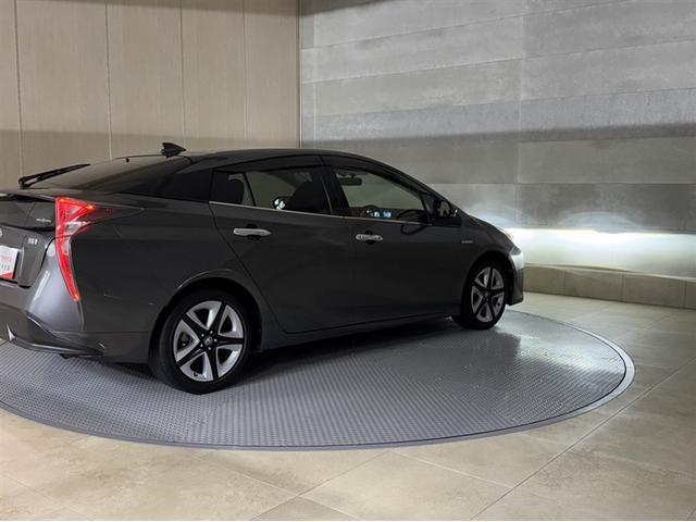 プリウス Sツーリングセレクション 寒冷地仕様 合成皮革シート&シートヒーター フルセグ内蔵メモリーナビ CD/DVD再生 Bluetooth対応 バックモニターETC サイドエアバック オートエアコン スマートキー イモビライザー(14枚目)