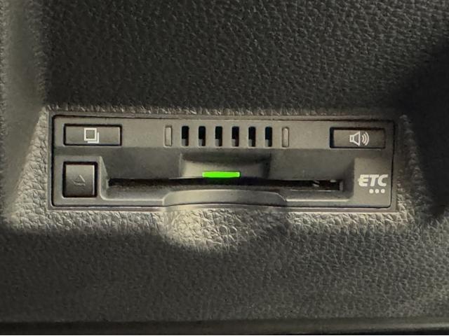 ヤリスクロス ハイブリッドＺ　ドラレコ　シートヒーター　ＡＣ１００Ｖコンセント　ディスプレイオーディオ　メモリーナビ　フルセグ　Ｂｌｕｅｔｏｏｔｈ　バックモニター　ＥＴＣ　ワンオーナー　整備記録簿　運転席パワーシート　サポーカーＳ（10枚目）