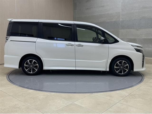 ヴォクシー ZS 煌III 衝突被害軽減ブレーキ ペダル踏み間違い急発進抑制装置 ドライブレコーダー ナビ フルセグ Bluetooth 後席モニター バックモニター ETC LED クルーズコントロール 両側電動スライドドア(17枚目)