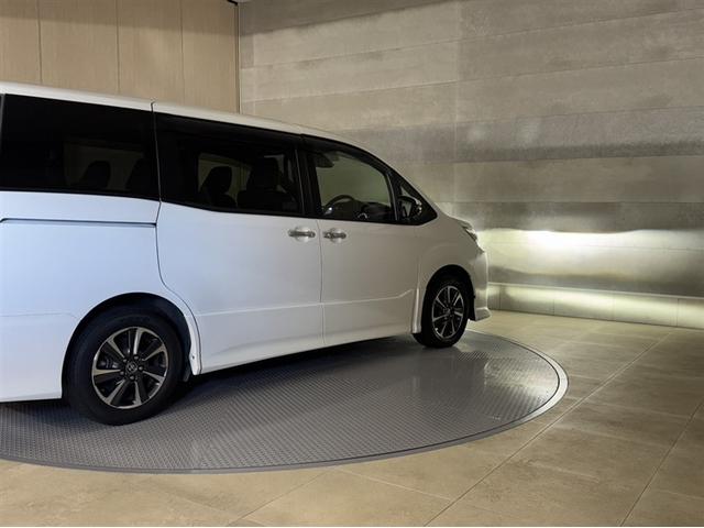 ノア Si ダブルバイビーII 衝突被害軽減ブレーキ ペダル踏み間違い急発進抑制装置 ナビ フルセグ Bluetooth ETC LED 両側電動スライドドア バックモニター クルーズコントロール ワンオーナー CD/DVD再生(13枚目)