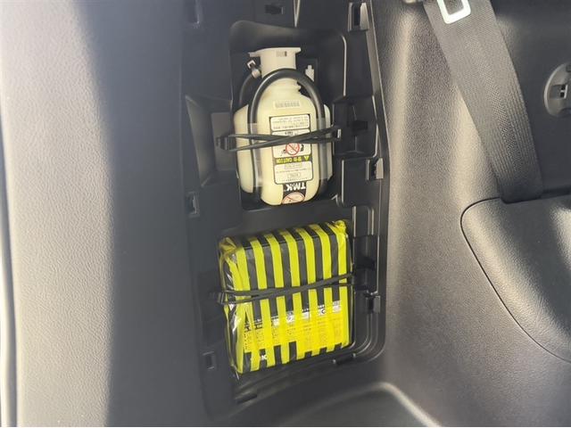 ノア Si ダブルバイビーII 衝突被害軽減ブレーキ ペダル踏み間違い急発進抑制装置 ナビ フルセグ Bluetooth ETC LED 両側電動スライドドア バックモニター クルーズコントロール ワンオーナー CD/DVD再生(18枚目)