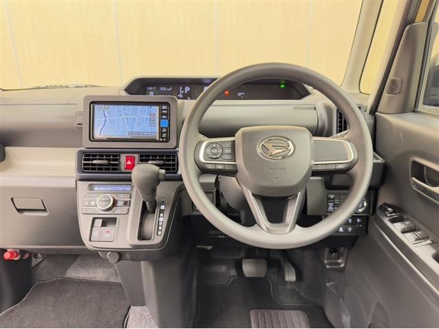 タント Ｘ　届出済未使用車　新品純正ナビ　ＣＤ／ＤＶＤ再生　Ｂｌｕｅｔｏｏｔｈ　バックモニター　シートヒーター　スマートキー　衝突被害軽減ブレーキ　ペダル踏間違い急発進抑制装置　車線逸脱警報装置　オートハイビーム（5枚目）