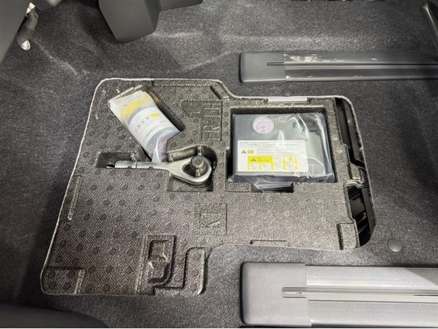 タント Ｘ　届出済未使用車　新品純正ナビ　ＣＤ／ＤＶＤ再生　Ｂｌｕｅｔｏｏｔｈ　バックモニター　シートヒーター　スマートキー　衝突被害軽減ブレーキ　ペダル踏間違い急発進抑制装置　車線逸脱警報装置　オートハイビーム（18枚目）