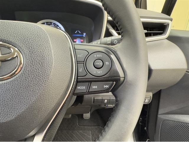 カローラツーリング ハイブリッド　Ｓ　衝突被害軽減ブレーキ　ペダル踏み間違い急発進抑制装置　ドライブレコーダー　ナビ　フルセグ　Ｂｌｕｅｔｏｏｔｈ　ＥＴＣ　ＬＥＤ　バックモニター　ブラインドスポットモニター　クルーズコントロール　記録簿（8枚目）