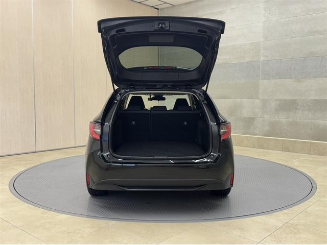 カローラツーリング ハイブリッド　Ｓ　衝突被害軽減ブレーキ　ペダル踏み間違い急発進抑制装置　ドライブレコーダー　ナビ　フルセグ　Ｂｌｕｅｔｏｏｔｈ　ＥＴＣ　ＬＥＤ　バックモニター　ブラインドスポットモニター　クルーズコントロール　記録簿（30枚目）