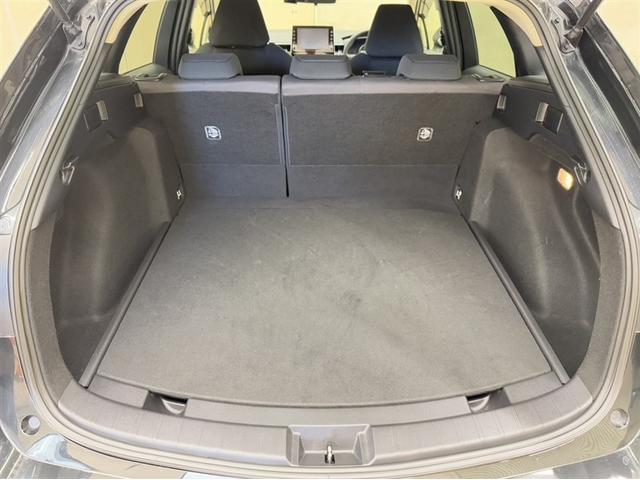 カローラツーリング ハイブリッド　Ｓ　衝突被害軽減ブレーキ　ペダル踏み間違い急発進抑制装置　ドライブレコーダー　ナビ　フルセグ　Ｂｌｕｅｔｏｏｔｈ　ＥＴＣ　ＬＥＤ　バックモニター　ブラインドスポットモニター　クルーズコントロール　記録簿（31枚目）