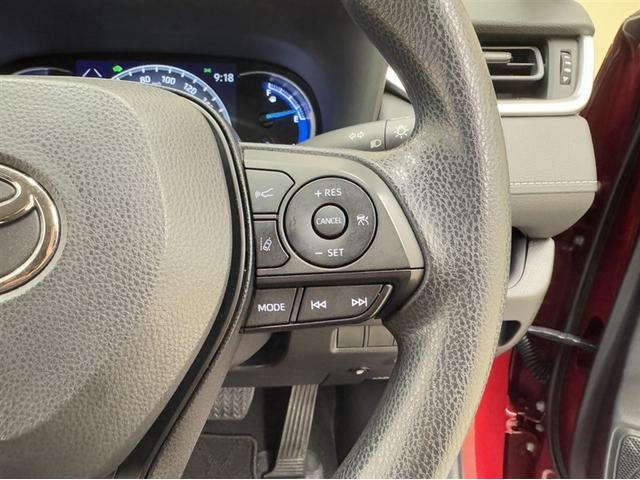 ＲＡＶ４ ハイブリッドＸ　衝突被害軽減ブレーキ　ペダル踏み間違い急発進抑制装置　ＥＴＣ　ＬＥＤ　バックモニター　Ｂｌｕｅｔｏｏｔｈ　フルセグ　クルーズコントロール　先進ライト　車線逸脱警報　オートエアコン　純正アルミ（8枚目）