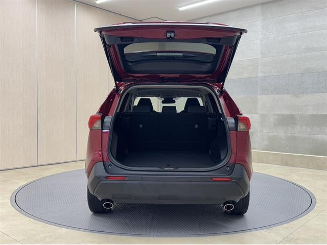 ＲＡＶ４ ハイブリッドＸ　衝突被害軽減ブレーキ　ペダル踏み間違い急発進抑制装置　ＥＴＣ　ＬＥＤ　バックモニター　Ｂｌｕｅｔｏｏｔｈ　フルセグ　クルーズコントロール　先進ライト　車線逸脱警報　オートエアコン　純正アルミ（27枚目）