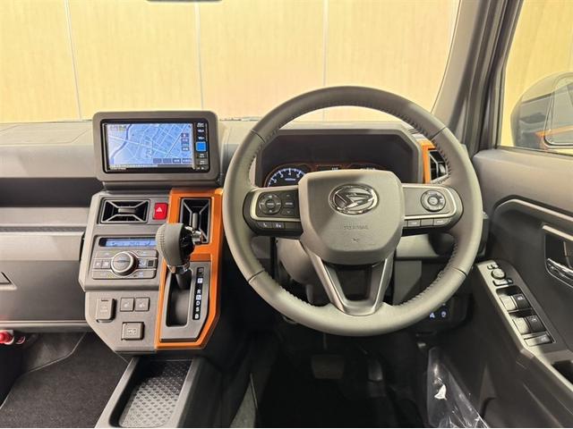 統一感があるデザインのインパネ周りです。スイッチレイアウトも使いやすいよう配置されています。