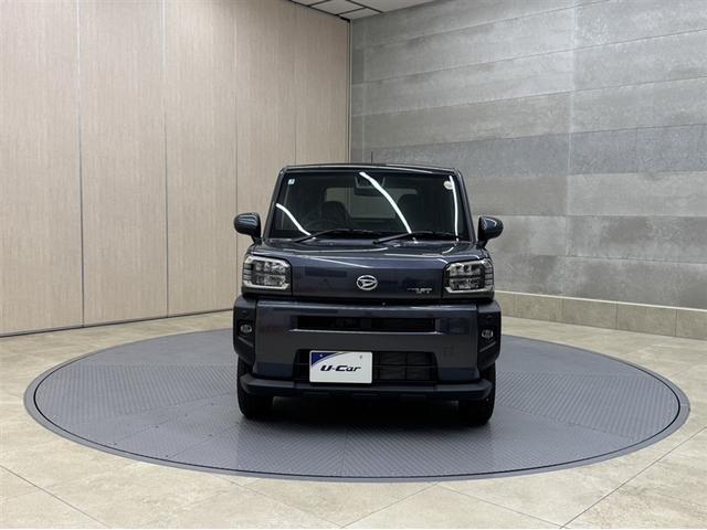 お車購入のポイントとなるフロントマスクです。軽自動車でも迫力あるデザインですね☆☆