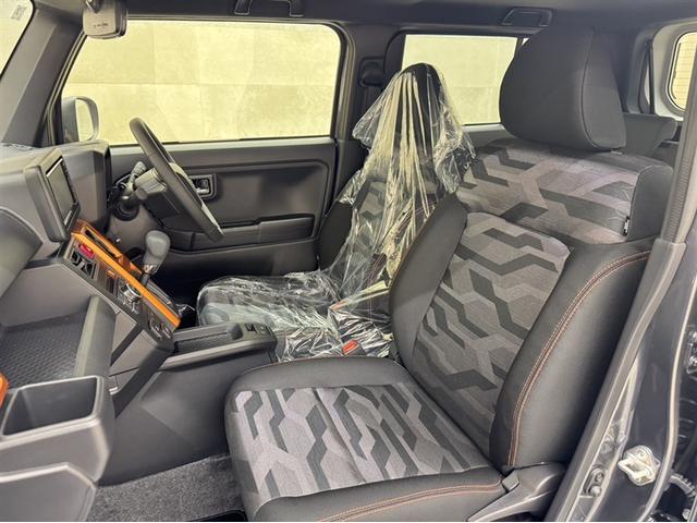 ボディカラーに合わせたシートデザインがお洒落ですね☆☆