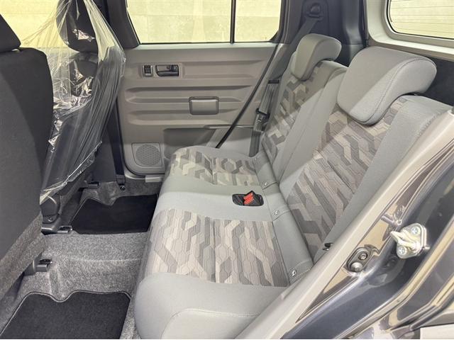 コンパクトながらリアシートもスペースをしっかり確保！