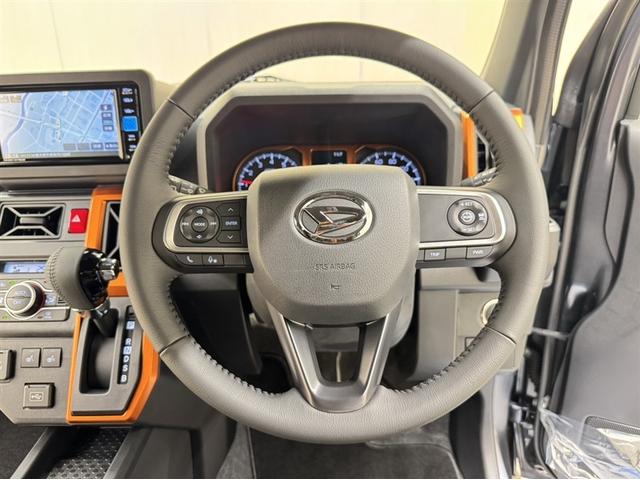 ステアリングスイッチ搭載！手を離さずに手元のスイッチでさまざまな操作が可能。運転中、視線をそらさなくても操作ができて安全です！