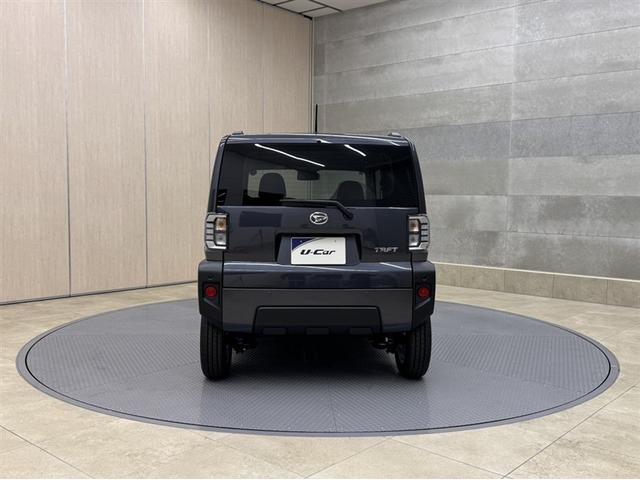 リヤ、後ろから見るとまた車の印象が変わってきますね☆☆