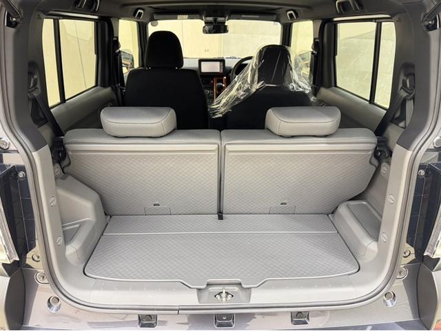 広さと使い勝手が気になるラゲージスペースはこちら。十分な広さですね