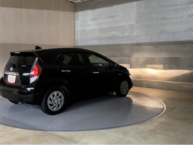 アクア Ｓスタイルブラック　衝突被害軽減ブレーキ　ナビ　フルセグ　Ｂｌｕｅｔｏｏｔｈ　バックモニター　ＥＴＣ　先進ライト　車線逸脱警報　オートエアコン　スマートキー　ＣＤ／ＤＶＤ再生　デュアル・サイドエアバック　横滑り防止装置（12枚目）