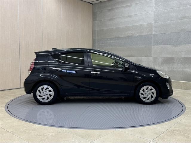 アクア Ｓスタイルブラック　衝突被害軽減ブレーキ　ナビ　フルセグ　Ｂｌｕｅｔｏｏｔｈ　バックモニター　ＥＴＣ　先進ライト　車線逸脱警報　オートエアコン　スマートキー　ＣＤ／ＤＶＤ再生　デュアル・サイドエアバック　横滑り防止装置（14枚目）