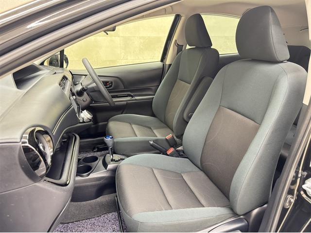 アクア Ｓスタイルブラック　衝突被害軽減ブレーキ　ナビ　フルセグ　Ｂｌｕｅｔｏｏｔｈ　バックモニター　ＥＴＣ　先進ライト　車線逸脱警報　オートエアコン　スマートキー　ＣＤ／ＤＶＤ再生　デュアル・サイドエアバック　横滑り防止装置（17枚目）