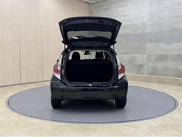 アクア Ｓスタイルブラック　衝突被害軽減ブレーキ　ナビ　フルセグ　Ｂｌｕｅｔｏｏｔｈ　バックモニター　ＥＴＣ　先進ライト　車線逸脱警報　オートエアコン　スマートキー　ＣＤ／ＤＶＤ再生　デュアル・サイドエアバック　横滑り防止装置（26枚目）