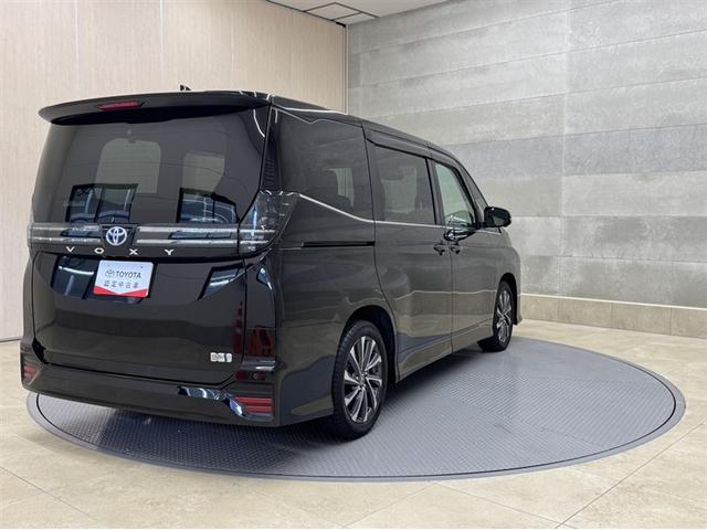 ヴォクシー ハイブリッドＳ－Ｚ　衝突被害軽減ブレーキ　ペダル踏み間違い急発進抑制装置　ドライブレコーダー　電源コンセント　シートヒーター　ナビ　フルセグ　Ｂｌｕｅｔｏｏｔｈ　両側電動スライドドア　全周囲カメラ　ＥＴＣ　ＬＥＤ（21枚目）