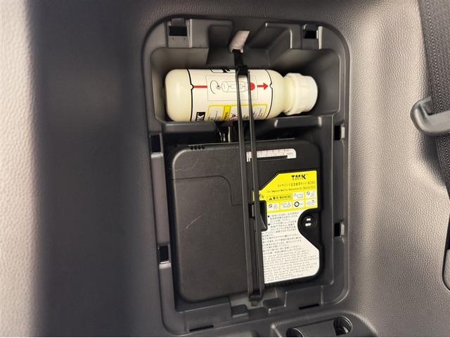 ヴォクシー ハイブリッドＳ－Ｚ　衝突被害軽減ブレーキ　ペダル踏み間違い急発進抑制装置　ドライブレコーダー　電源コンセント　シートヒーター　ナビ　フルセグ　Ｂｌｕｅｔｏｏｔｈ　両側電動スライドドア　全周囲カメラ　ＥＴＣ　ＬＥＤ（22枚目）