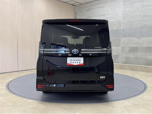 ヴォクシー ハイブリッドＳ－Ｚ　衝突被害軽減ブレーキ　ペダル踏み間違い急発進抑制装置　ドライブレコーダー　電源コンセント　シートヒーター　ナビ　フルセグ　Ｂｌｕｅｔｏｏｔｈ　両側電動スライドドア　全周囲カメラ　ＥＴＣ　ＬＥＤ（32枚目）