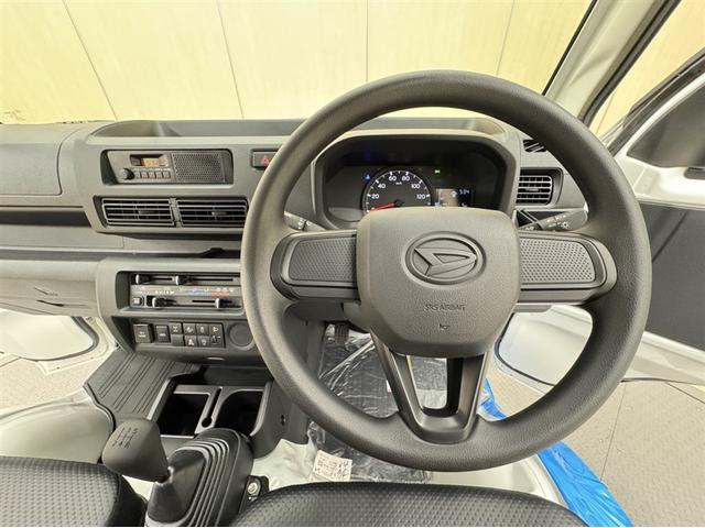 ハイゼットトラック スタンダード　農用スペシャル　４ＷＤ　届出済未使用車　衝突被害軽減ブレーキ　ペダル踏み間違い急発進抑制装置　アイドリングストップ　マニュアルエアコン　デュアルエアバック　パワステ　先進ライト　車線逸脱警報　横滑り防止装置（3枚目）