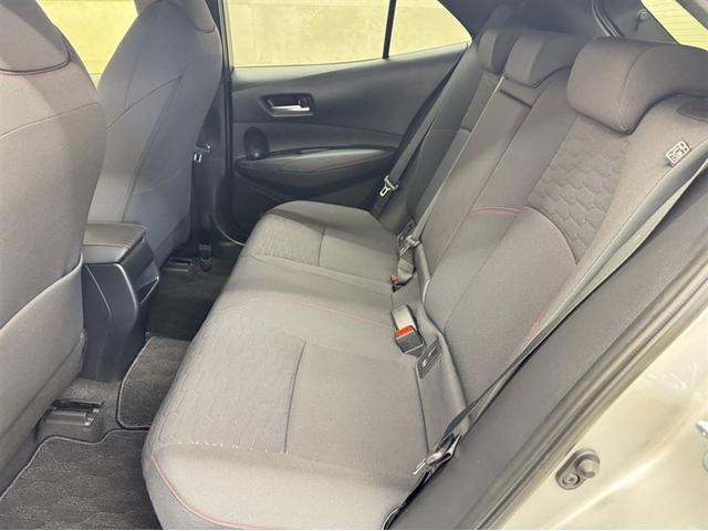 カローラスポーツ ハイブリッドＧ　Ｚ　衝突被害軽減ブレーキ　ペダル踏み間違い急発進抑制装置　ドライブレコーダー　ナビ　フルセグ　Ｂｌｕｅｔｏｏｔｈ　ＥＴＣ　ＬＥＤ　ブラインドスポットモニター　クルーズコントロール　バックモニター（21枚目）