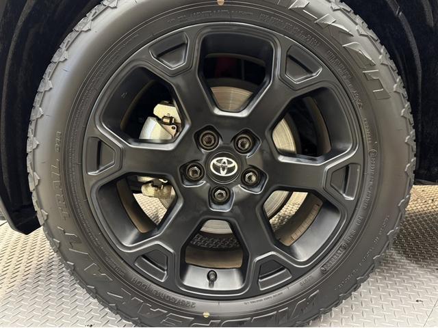 ＲＡＶ４ アドベンチャー　オフロードパッケージＩＩ　４ＷＤ　衝突被害軽減ブレーキ　ペダル踏み間違い急発進抑制装置　ナビ　フルセグ　Ｂｌｕｅｔｏｏｔｈ　ＥＴＣ　ＬＥＤ　シートヒーター・ベンチレーション　クルーズコントロール　バックモニター　オートエアコン（13枚目）