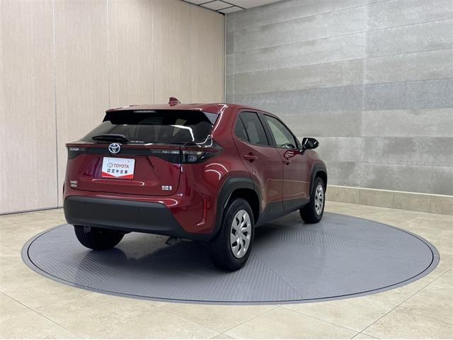 ヤリスクロス ハイブリッドＸ　衝突被害軽減ブレーキ　ペダル踏み間違い急発進抑制装置　電源コンセント　ディスプレイオーディオ　Ｂｌｕｅｔｏｏｔｈ　全周囲カメラ　クルーズコントロール　オートエアコン　先進ライト　車線逸脱警報（14枚目）