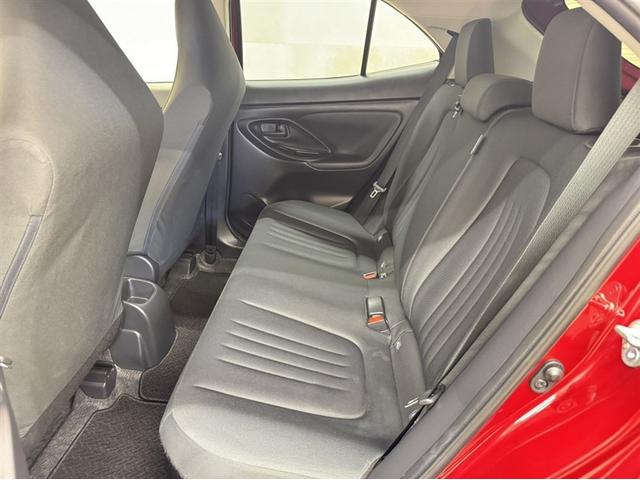 ヤリスクロス ハイブリッドＸ　衝突被害軽減ブレーキ　ペダル踏み間違い急発進抑制装置　電源コンセント　ディスプレイオーディオ　Ｂｌｕｅｔｏｏｔｈ　全周囲カメラ　クルーズコントロール　オートエアコン　先進ライト　車線逸脱警報（17枚目）