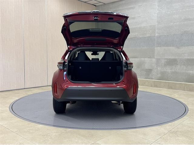 ヤリスクロス ハイブリッドＸ　衝突被害軽減ブレーキ　ペダル踏み間違い急発進抑制装置　電源コンセント　ディスプレイオーディオ　Ｂｌｕｅｔｏｏｔｈ　全周囲カメラ　クルーズコントロール　オートエアコン　先進ライト　車線逸脱警報（28枚目）