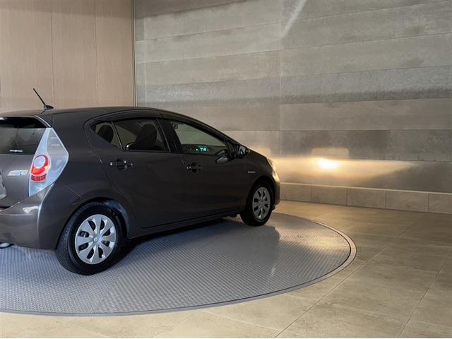 アクア Ｇ　ワンセグ内蔵メモリー　Ｂｌｕｅｔｏｏｔｈ対応　バックモニター　ＥＴＣ　スマートキー　イモビライザー　ワンオーナー　オートエアコン　横滑り防止装置　ＡＢＳ　全席パワーウィンドウ　パワーステアリング（13枚目）