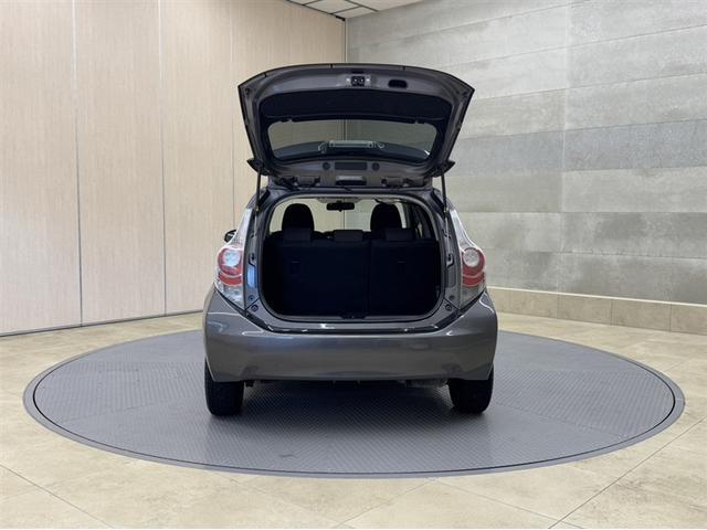 アクア Ｇ　ワンセグ内蔵メモリー　Ｂｌｕｅｔｏｏｔｈ対応　バックモニター　ＥＴＣ　スマートキー　イモビライザー　ワンオーナー　オートエアコン　横滑り防止装置　ＡＢＳ　全席パワーウィンドウ　パワーステアリング（25枚目）