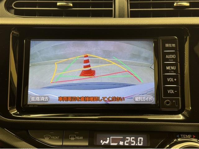 アクア Ｘ－アーバン　ソリッド　衝突被害軽減ブレーキ　ナビ　ワンセグ　Ｂｌｕｅｔｏｏｔｈ　シートヒーター　ＥＴＣ　ＬＥＤ　先進ライト　車線逸脱警報　スマートキー　オートエアコン　バックモニター　純正アルミ　デュアルエアバック（8枚目）