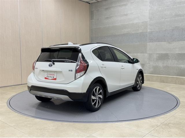 アクア Ｘ－アーバン　ソリッド　衝突被害軽減ブレーキ　ナビ　ワンセグ　Ｂｌｕｅｔｏｏｔｈ　シートヒーター　ＥＴＣ　ＬＥＤ　先進ライト　車線逸脱警報　スマートキー　オートエアコン　バックモニター　純正アルミ　デュアルエアバック（17枚目）