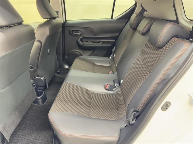 アクア Ｘ－アーバン　ソリッド　衝突被害軽減ブレーキ　ナビ　ワンセグ　Ｂｌｕｅｔｏｏｔｈ　シートヒーター　ＥＴＣ　ＬＥＤ　先進ライト　車線逸脱警報　スマートキー　オートエアコン　バックモニター　純正アルミ　デュアルエアバック（20枚目）