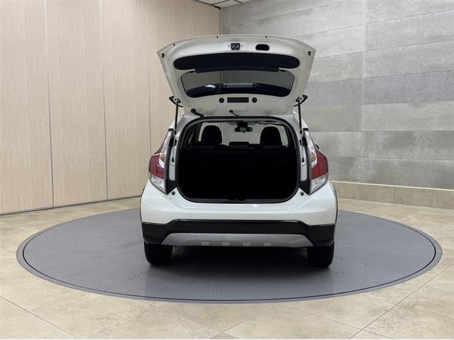 アクア Ｘ－アーバン　ソリッド　衝突被害軽減ブレーキ　ナビ　ワンセグ　Ｂｌｕｅｔｏｏｔｈ　シートヒーター　ＥＴＣ　ＬＥＤ　先進ライト　車線逸脱警報　スマートキー　オートエアコン　バックモニター　純正アルミ　デュアルエアバック（27枚目）