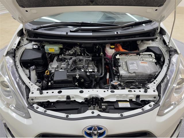 アクア Ｘ－アーバン　ソリッド　衝突被害軽減ブレーキ　ナビ　ワンセグ　Ｂｌｕｅｔｏｏｔｈ　シートヒーター　ＥＴＣ　ＬＥＤ　先進ライト　車線逸脱警報　スマートキー　オートエアコン　バックモニター　純正アルミ　デュアルエアバック（30枚目）