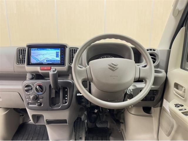 エブリイ ＰＣリミテッド　衝突被害軽減ブレーキ　ペダル踏み間違い急発進抑制装置　フルセグ内蔵メモリーナビ　ＣＤ／ＤＶＤ再生　Ｂｌｕｅｔｏｏｔｈ　バックモニター　ＥＴＣ　キーレスエントリー　整備記録簿　マニュアルエアコン　ＡＢＳ（5枚目）