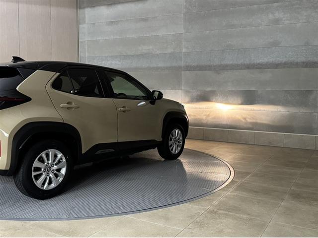 ヤリスクロス ハイブリッドＧ　衝突被害軽減ブレーキ　ペダル踏み間違い急発進抑制装置　電源コンセント　ディスプレイオーディオ　Ｂｌｕｅｔｏｏｔｈ　全周囲カメラ　ブラインドスポットモニター　オートエアコン　クルーズコントロール　記録簿（15枚目）