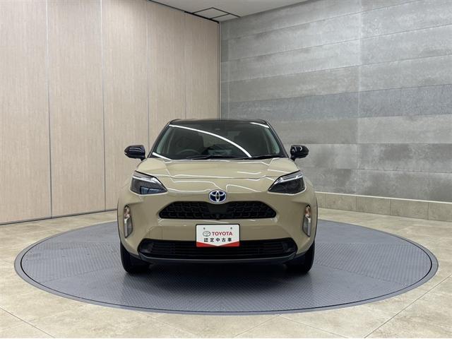 ヤリスクロス ハイブリッドＧ　衝突被害軽減ブレーキ　ペダル踏み間違い急発進抑制装置　電源コンセント　ディスプレイオーディオ　Ｂｌｕｅｔｏｏｔｈ　全周囲カメラ　ブラインドスポットモニター　オートエアコン　クルーズコントロール　記録簿（16枚目）