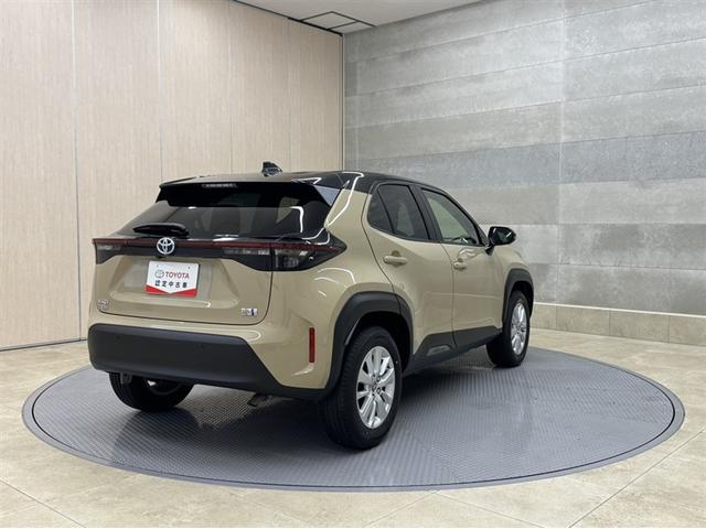 ヤリスクロス ハイブリッドＧ　衝突被害軽減ブレーキ　ペダル踏み間違い急発進抑制装置　電源コンセント　ディスプレイオーディオ　Ｂｌｕｅｔｏｏｔｈ　全周囲カメラ　ブラインドスポットモニター　オートエアコン　クルーズコントロール　記録簿（18枚目）